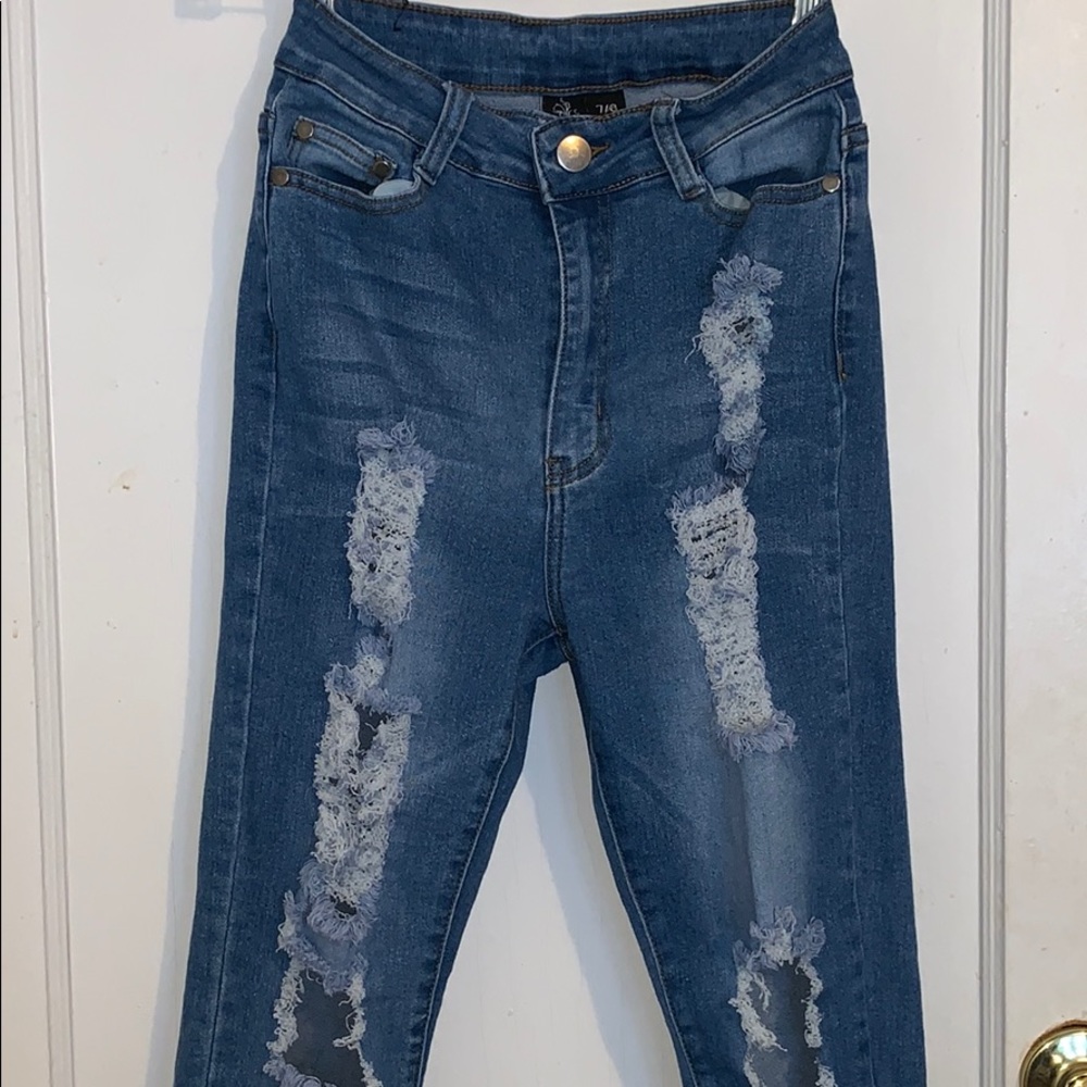 Distress Jeans - Medium Wash